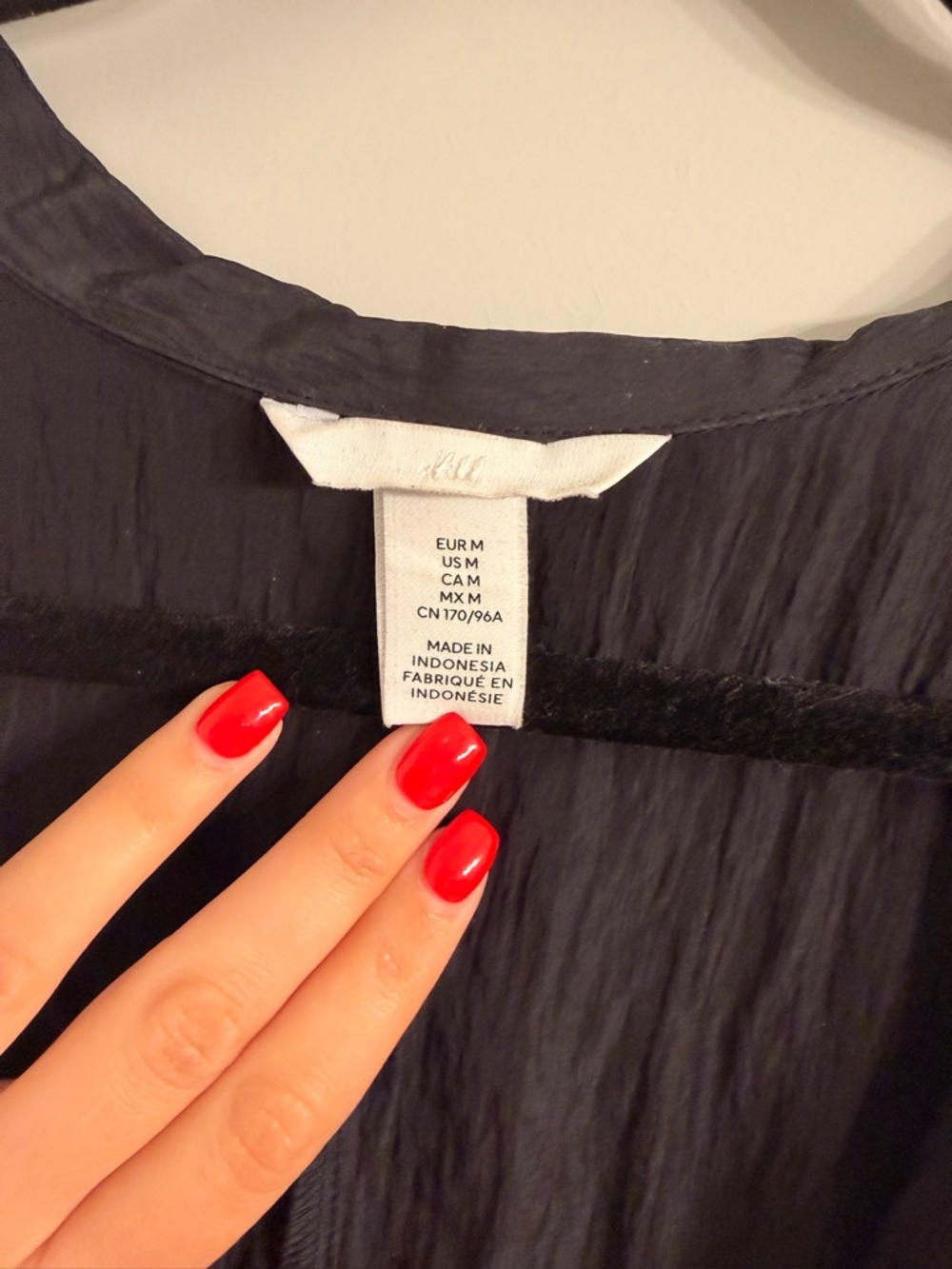 Super Soft Crinkled H&M Tie Blouse - Picture 2 of 4